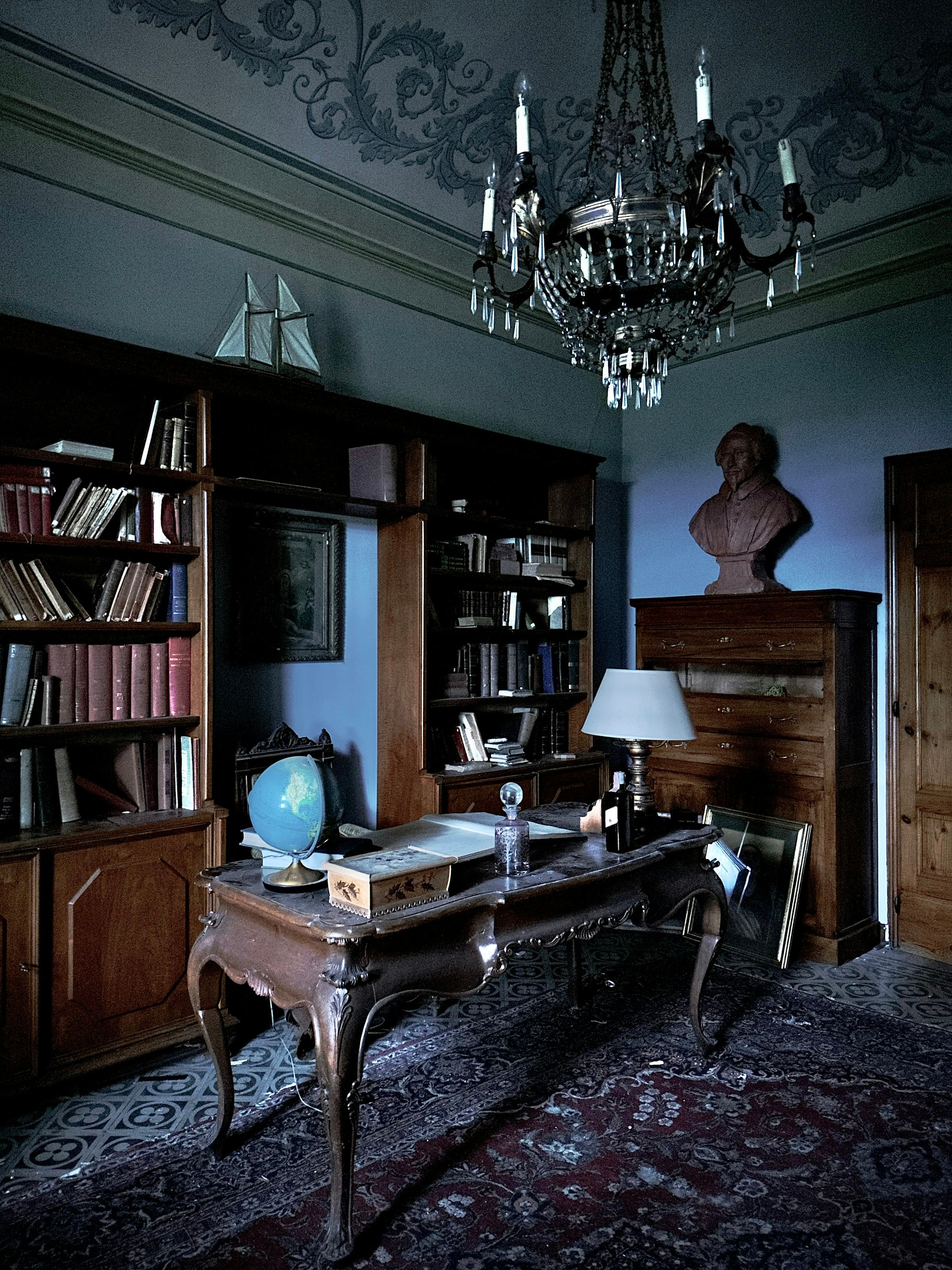 A private study library at home